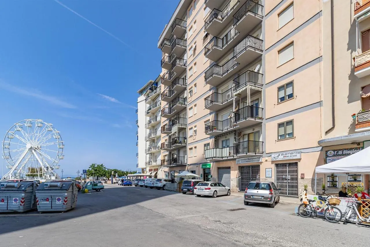 Apartment Bedo House Beach Front - Happy Rentals Follonica